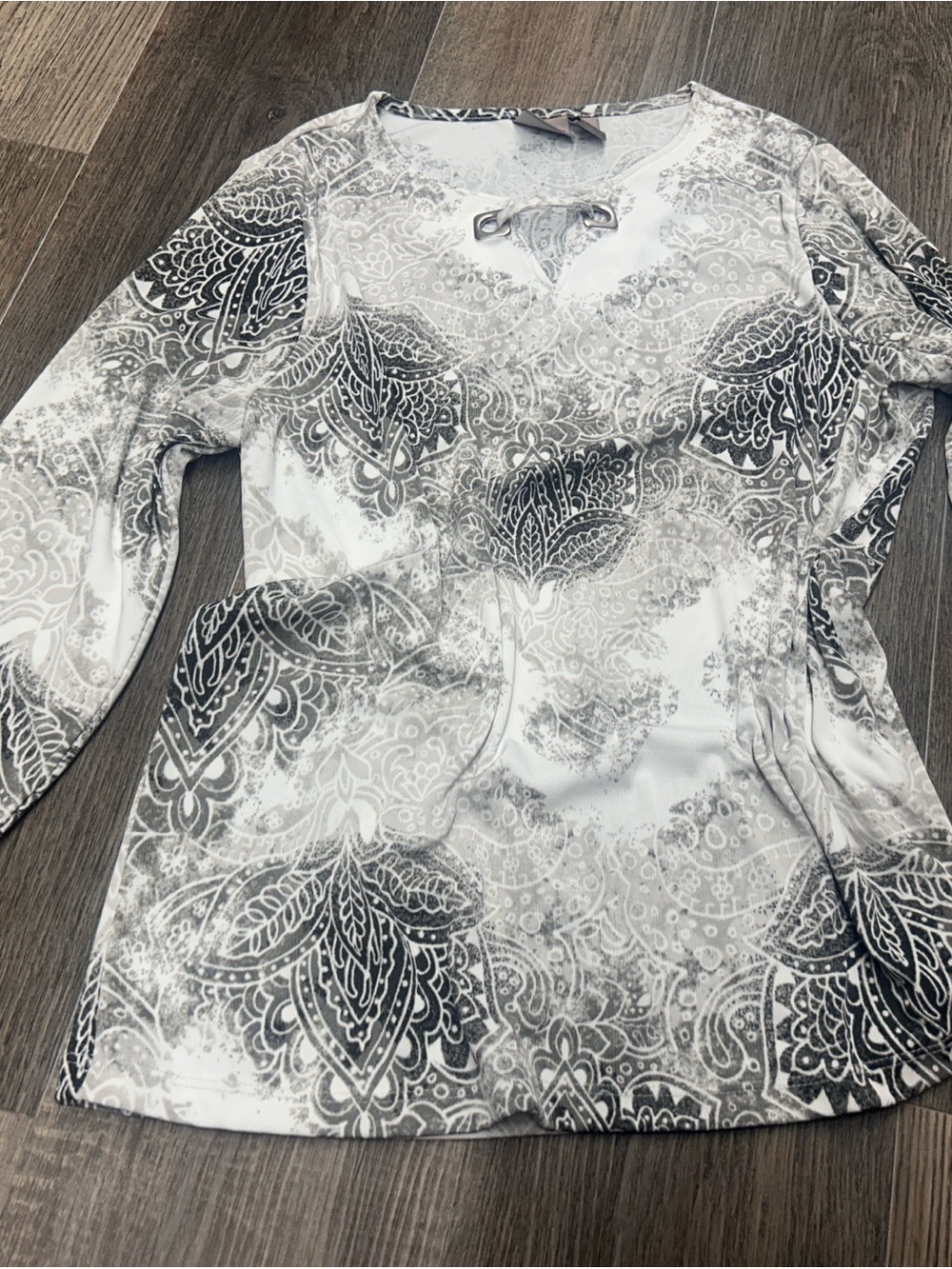 Chico's size 1 Long Sleeve Printed Top